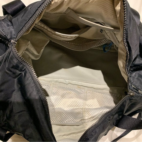 Lululemon Gym Duffle Bag in Black - Picture 5 of 8